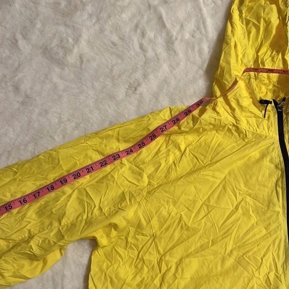 Asics packable rain jacket **SOLD** - Picture 10 of 13